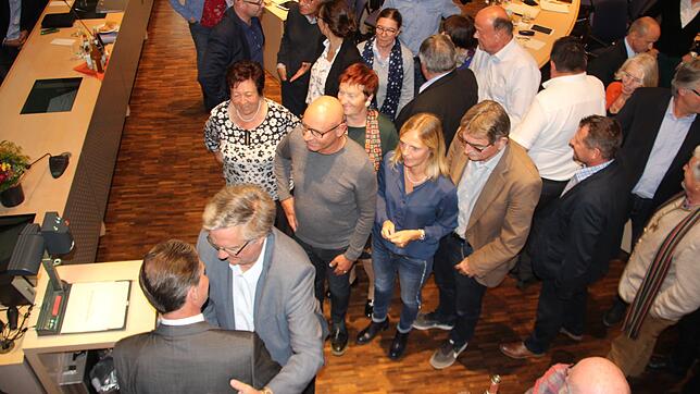 Beigeordneten-Wahl in der Gemeinderatssitzung am 1. Oktober, Dieter Stauber sticht Ole Kruse mit 25 zu 14 Stimmen.