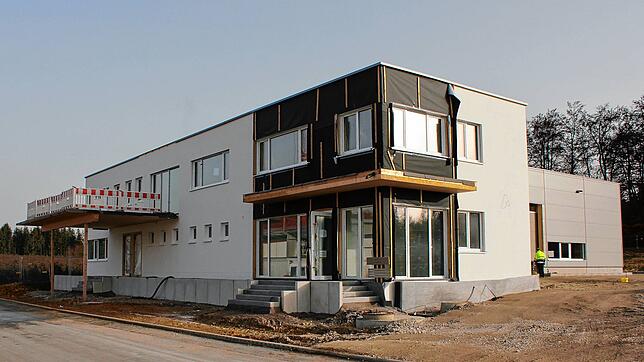 Auf der Zielgeraden befindet sich der Bau des neuen Gebäudes von Formel D in Immendingen. Der Bürotrakt mit Halle soll noch in diesem ...