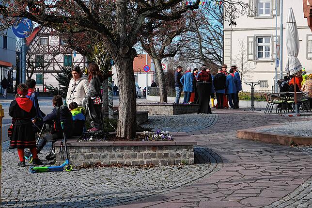 Große und kleine Narren finden auch ohne feste Termine zueinander.