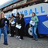 Zwar keine Häfler Volleyball-Profis, aber dafür spaßige Lehrer: Mit einer Scherz-Ankündigung und einem fröhlichen „Macarena“-Tanz haben ...