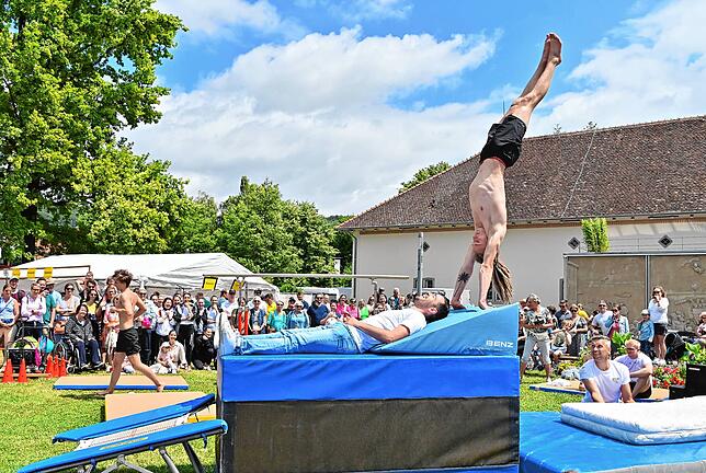 Bild 16: Bilder vom Hafenfest-Sonntag mit Turn-Show, Bürgermeister-Mutprobe und Flohmarkt (1)