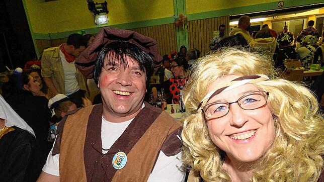 Marianne und Christoph Baumann aus Brigachtal sind zwei der knapp 400 gut gelaunten Gäste beim Zunftball in der Klengener Arenberghalle.