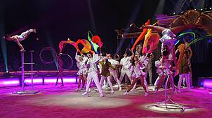 Der Circus Krone bietet ein abwechslungsreiches Programm für die Besucher an. Höhepunkt der Vorstellungen sind die Raubtierdarbietungen ...