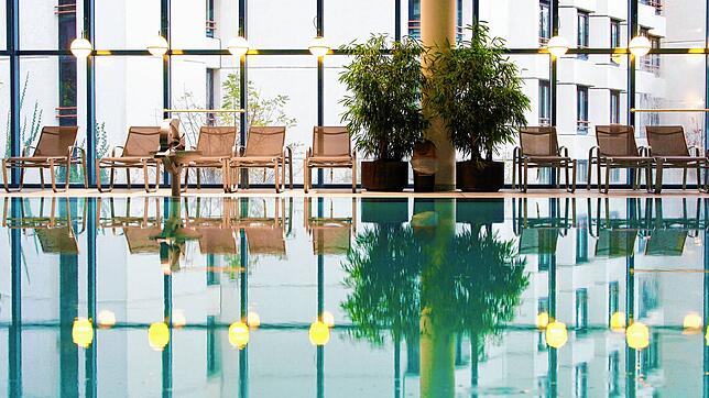Still ruht die Therme. Ab Montag muss das Aqualon bis mindestens Ende November wieder schließen. Bild: Archiv