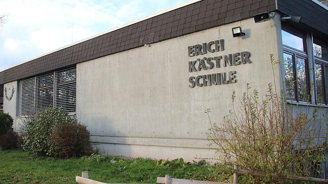Die Erich-Kästner-Schule braucht dringend weiteren Platz. Den soll es nun in Container geben, die an der Schule aufgebaut werden sollen.