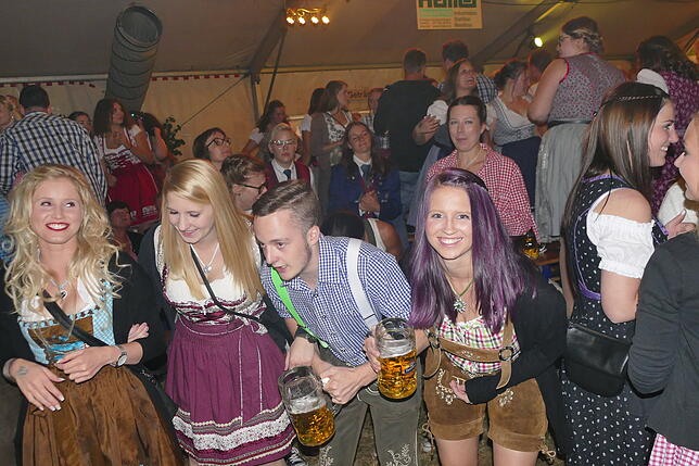 Auftakt Kreiserntedankfest Mundelfingen: Livemusik im Festzelt