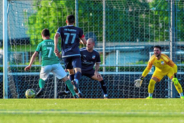Bild 28: Titelanwärter FC Zell setzt sich mit 6:1 beim VfB Waldshut durch &ndash; und wir haben Bilder!
