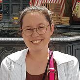 Yolanda Richter stöbert regelmäßig beim Kaufhaus Kratt.