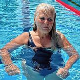 Emilia Müller ist zum ersten Mal im Gottmadinger Höhenfreibad. Zusammen mit ihrem Mann Hans wird sie aber nicht das letzte Mal hier ...
