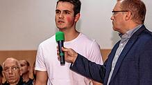 Interessiertes Publikum: Andreas Ambrosius (rechts) von der SÜDKURIER-Chefredaktion nimmt die Fragen der Bürger entgegen, hier von Jan ...