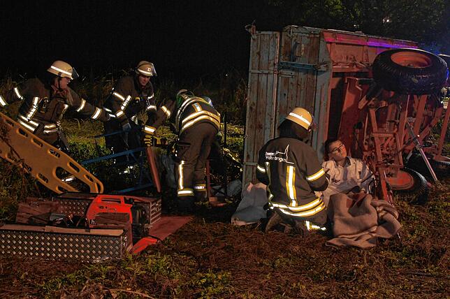 Bild 10: Bahnunfall mit vielen Verletzten: So proben Einsatzkräfte den Ernstfall