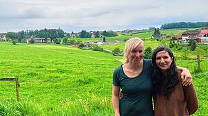 Paula Roser (l.) und Sarina Kern möchten ihre Kinder weiterhin nachmittags zu Hause betreuen.