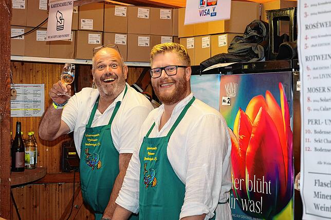 Bild 23: Beim Konstanzer Weinfest 2025 steigt schon am Eröffnungsabend die Stimmung - Die schönsten Bilder