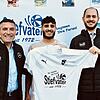 Rückkehr ins Kandertal: Teammanager Antonio Ratto (links) und Sportvorstand Kevin Pabst (rechts) freuen sich, dass Danilo Avelina ...