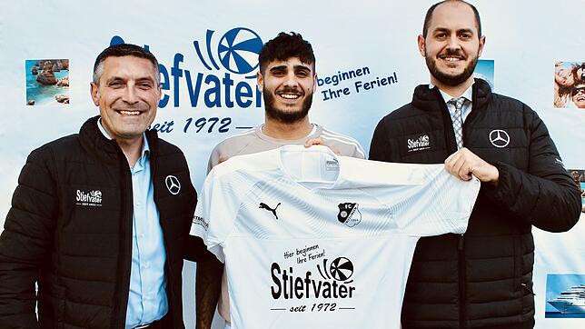 Rückkehr ins Kandertal: Teammanager Antonio Ratto (links) und Sportvorstand Kevin Pabst (rechts) freuen sich, dass Danilo Avelina ...