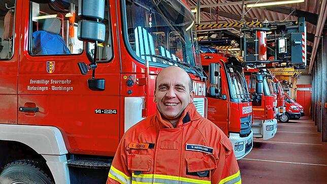 Der Neubau des Feuerwehrgebäudes hält den Gemeinderat in Atem. In die vom Ortsbauamt erarbeitete Planung haben sich Kommandant Viktor ...