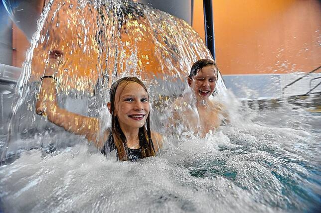 Badespaß gibt es im Aquari in Hüfingen weiterhin, allerdings meistens bei etwas kühleren Temperaturen. Manche Bereiche sind nun auch ...