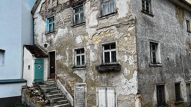 Vor der Renovierung bröckelte die Fassade vor sich hin.