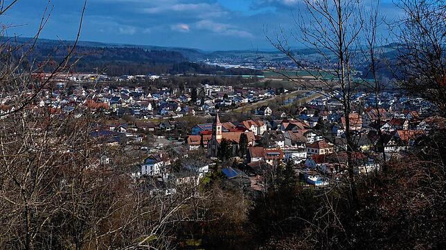 Eine schöne Aussicht auf die Gemeinde Lauchringen bietet sich vom neuen Wanderweg „4-Täler-Blick“ aus. Foto: Thomas Schäuble
