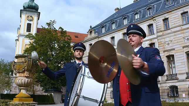 Für die Feuerwehrkapelle Pfohren gibt es extra einen Blasmusik-Part. Gedreht wurde auch direkt vor dem Schloss.