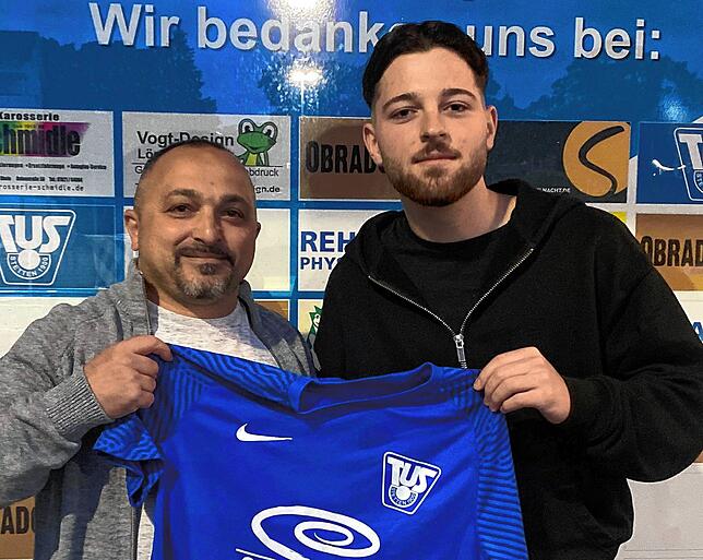 Bringt schon Erfahrung mit: Franco Viteritti (links) begrüßt Semsettin Essiz vom SV Weil beim TuS STetten.