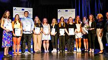 Die Preisträger, von links: Sandrine Rieger, Svenja Mager, Andreas Goldmann, Christine Laubach, Karolin Storch, Jana Eigeldinger, Chiara ...