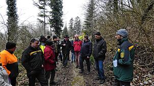 Gebietsleiter Tom Drabinski (rechts) und Revierleiter Ralf Göhrig (Zweiter von links) informierten interessierte Bürger gemeinsam mit ...