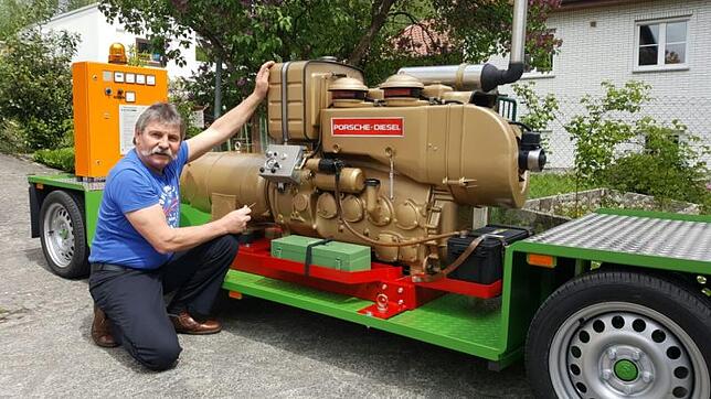 Dank Heinz Buchta strahlt es in neuem Glanz: das Porsche Messeaggregat A-409.