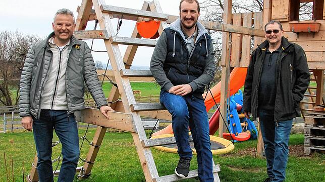 Jürgen Rottler (v.l.) und Christian Weber von den Aktiven sind die neuen Mitglieder im Gemeinderat von Gaienhofen. Sie treten an die ...