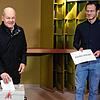 Olaf Scholz (SPD), Bundeskanzler und Kanzlerkandidat, gibt in dem Wahllokal in der IHK in Potsdam seine Stimme ab.