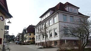 Die Stadt Schramberg möchte die frühere Grundschule am Kirchplatz in eine Kindertagesstätte umbauen.