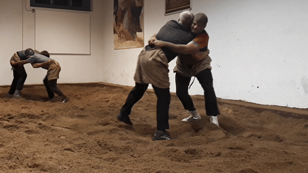 Bild : Schwingen ist Schweizer Nationalsport &ndash; so sieht es aus, wenn die Männer im Sägemehl trainieren