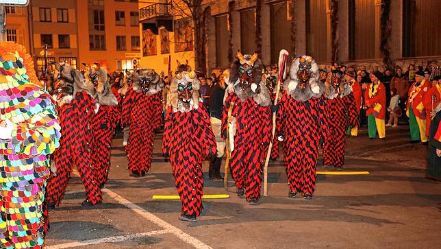 Bild 30: Auf dem Stephansplatz sprühen die Funken &ndash; hier endet die Konstanzer Fasnacht