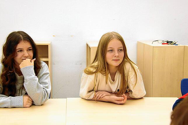 Beteiligten sich an der Diskussion (von links): Mia Lang und Alina Brandt.