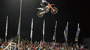 Auch Freestyle-Motocross können die Besucher erleben. Archivfoto: Roger Müller