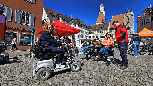 Anlässlich des Mottos „ÜB bewegt“ können neue E-Mobile, Mobilitätshilfen, Krankenfahrstühle, Rollstühle und Rollatoren und mehr auf der ...