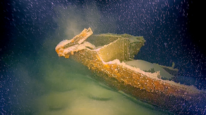 Diese Fotos zeigen vermutlich die SD Friedrichshafen II. Hier ist das Heck des Rumpfes zu sehen. Das Schiff wurde im Zweiten Weltkrieg ...