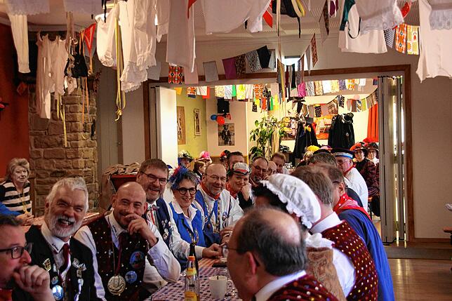Die Stimmung bei den städtischen und närrischen Würdenträgern ist super, beim traditionellen internationalen Frühschoppen im ...