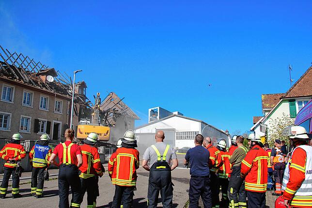 Bild 26: Bauernhaus in Albbruck brennt lichterloh - Bilder des Einsatzes