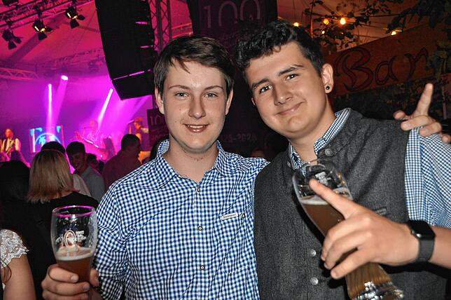 Bild 22: Vollgasstimmung war bei der Dirndl- und Lederhosenparty in Leimbach
