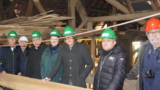 Die Besuchergruppe, die dem Zechenwihler Hotzenhaus am Dienstagnachmittag einen Besuch abstattete, bestand aus Peter Weiss (Bad ...