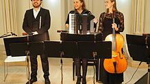 Drei Trossinger Studierende bestreiten im Museum Art.Plus ein Benefizkonzert mit Niveau: der Flötist Jonas Ribeiro (von links), die ...