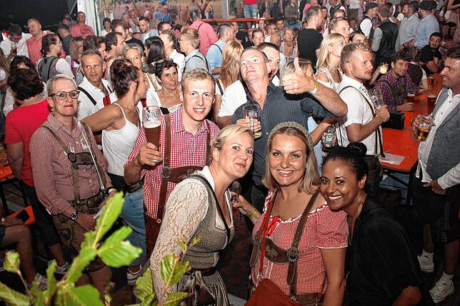 Bild 12: Partyabend auf der Bohlinger Sichelhenke mit dem Hofbräu-Regiment