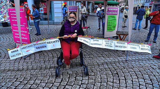 Schon im Mai des vergangenen Jahres setzten die &bdquo;Omas gegen Rechts&ldquo; in Villingen einen Kontrapunkt zu den ...