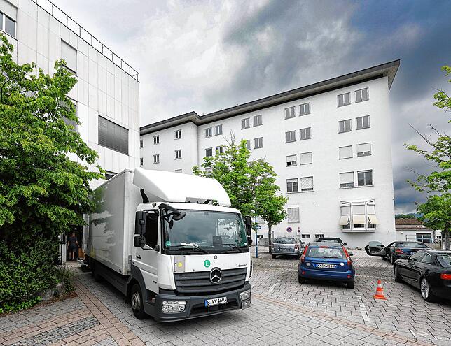 Der Umzugswagen steht bereit: Das Radolfzeller Krankenhaus auf der Mettnau schließt am 30. Juni offiziell seine Türen.