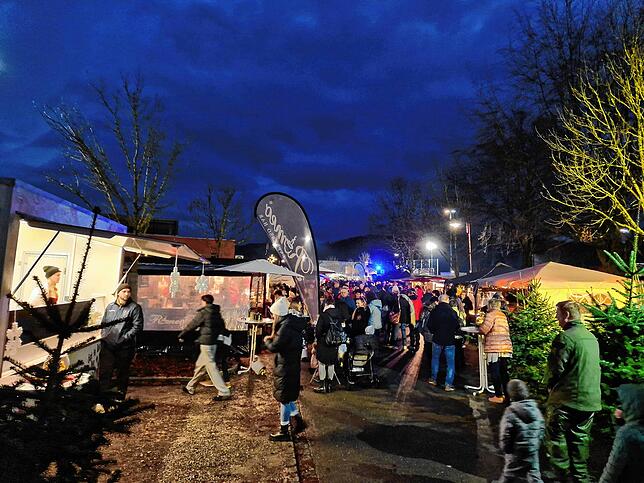 Das Fazit zum Weinachtsmarkt fällt unterschiedlich aus. So findet Fabian Blum den Weihnachtsmarkt schöner als im Ort, aber Stepan ...