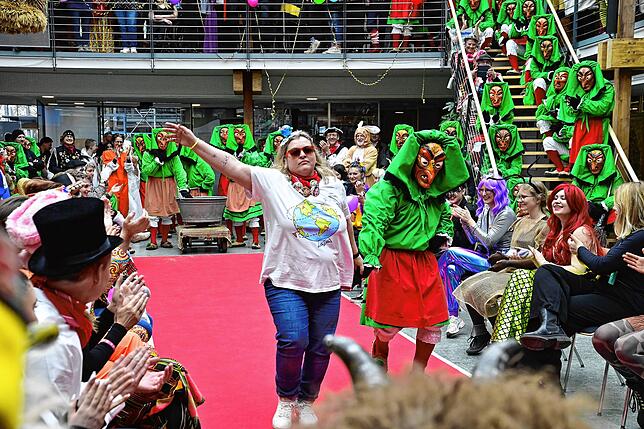 Bild 15: Fasnacht 2025: Hexen rollten im Villinger Landratsamt den roten Teppich aus - Die schönsten Bilder!