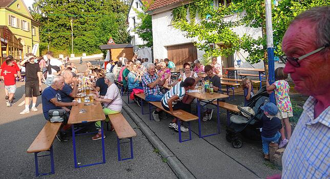 Bild 24: Musikkapelle, Bläserjugend und Gesangverein Hausen vor Wald feiern den Sommer mit hunderten Gästen