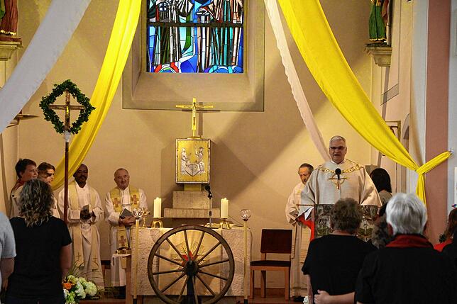 In der Reihe der Kirchensanierungen gehört Eberfingen zu den spendenwilligsten Orten. Obwohl im Haushalt nur Arbeiten für die ...