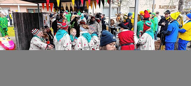 Bild 14: Ausnahmezustand in Wutöschingen: Der Rathaus-Sturm am schmutzigen Dunschtig in Bildern